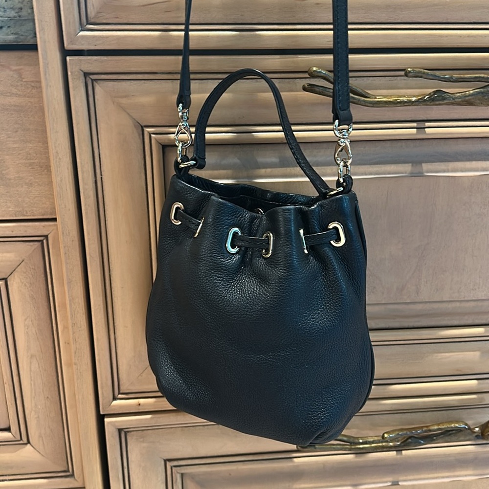 Kate Spade ♠️ New York Cobble Hill Wyatt Mini Leather Crossbody Bucket Bag - Picture 4 of 6
